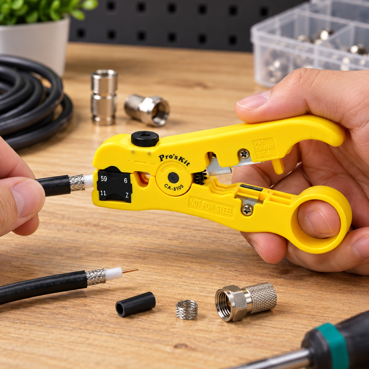 LINK UC-8145 คีมปอกสาย รองรับ RG59/RG6/RG11 STRIPPING TOOL (เหมาะสำหรับระบบทีวี/กล้องวงจรปิด)